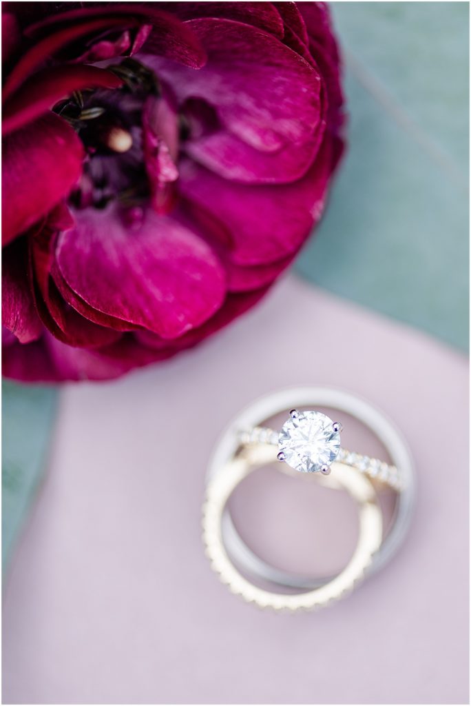 wedding rings with a flower